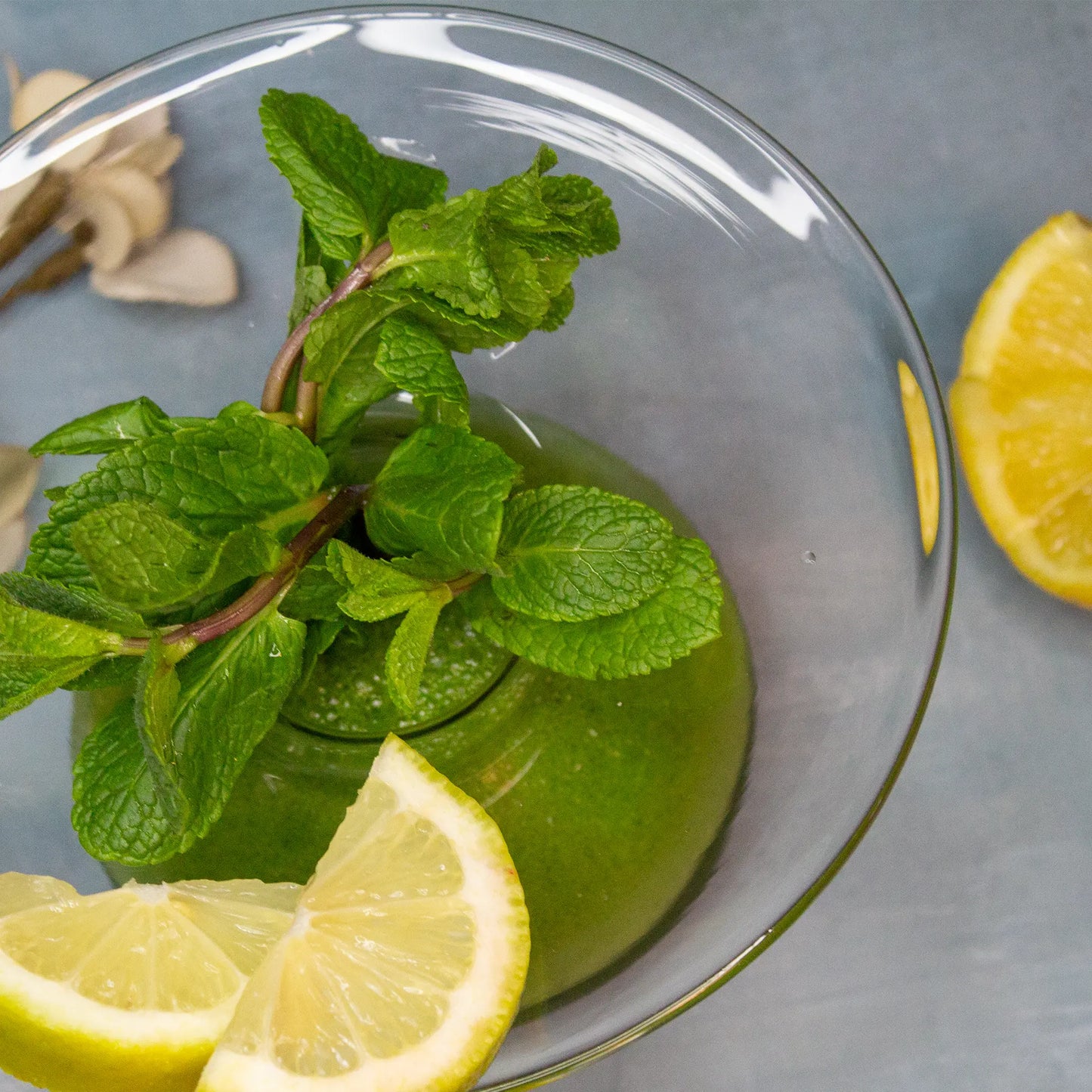 Limonade mit Zitrone & Minze