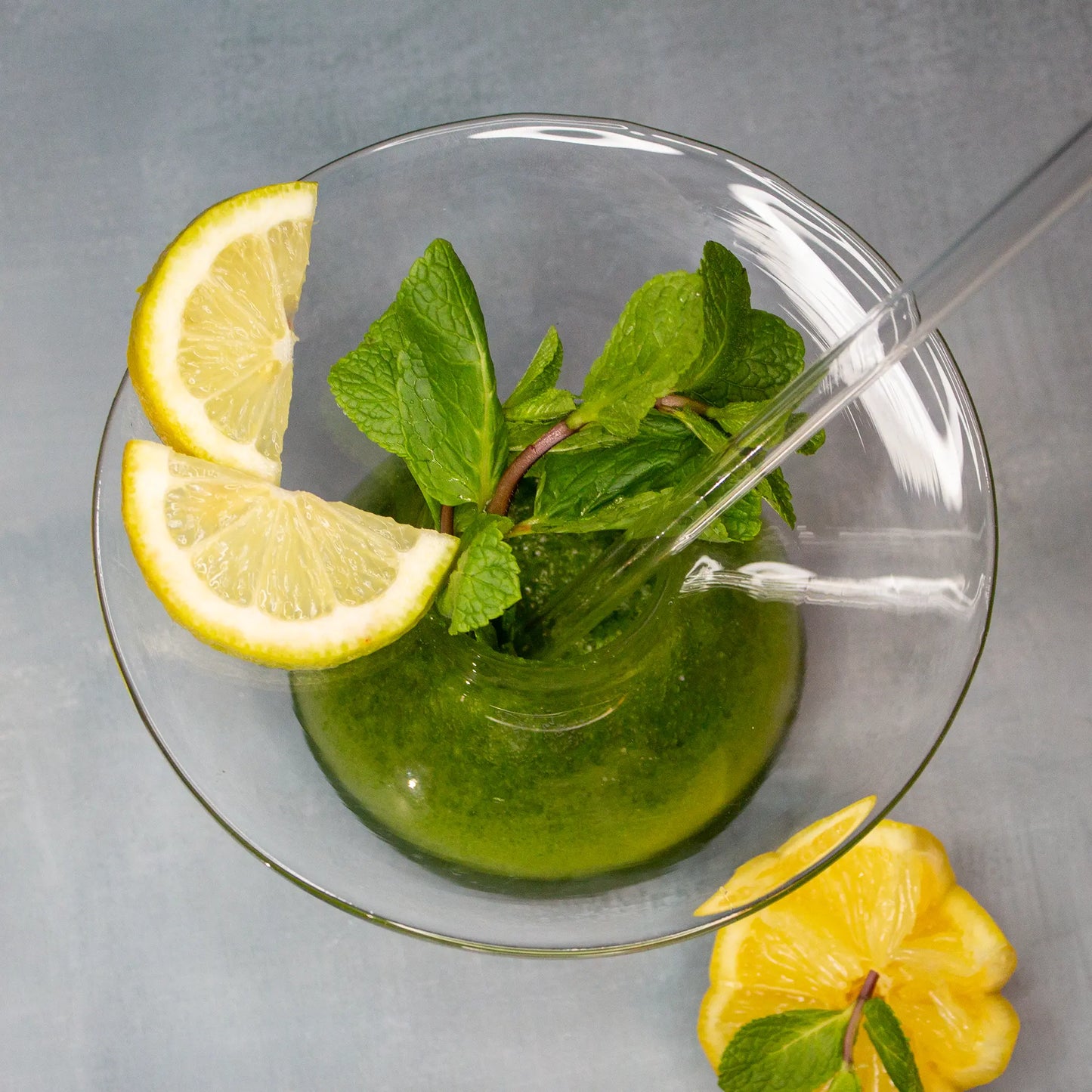 Limonade mit Zitrone & Minze